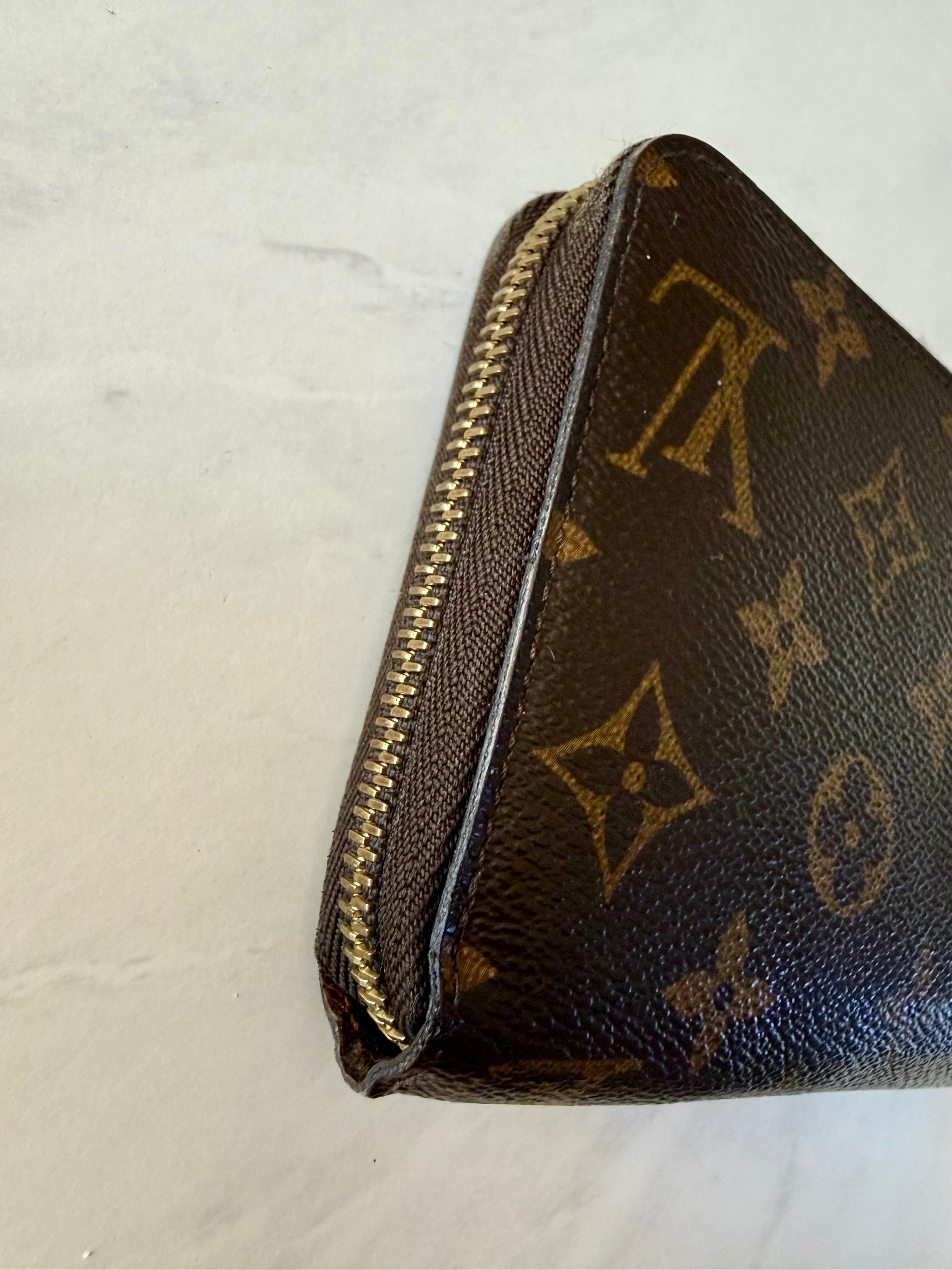 Preloved Louis Vuitton Long Zippy Wallet
