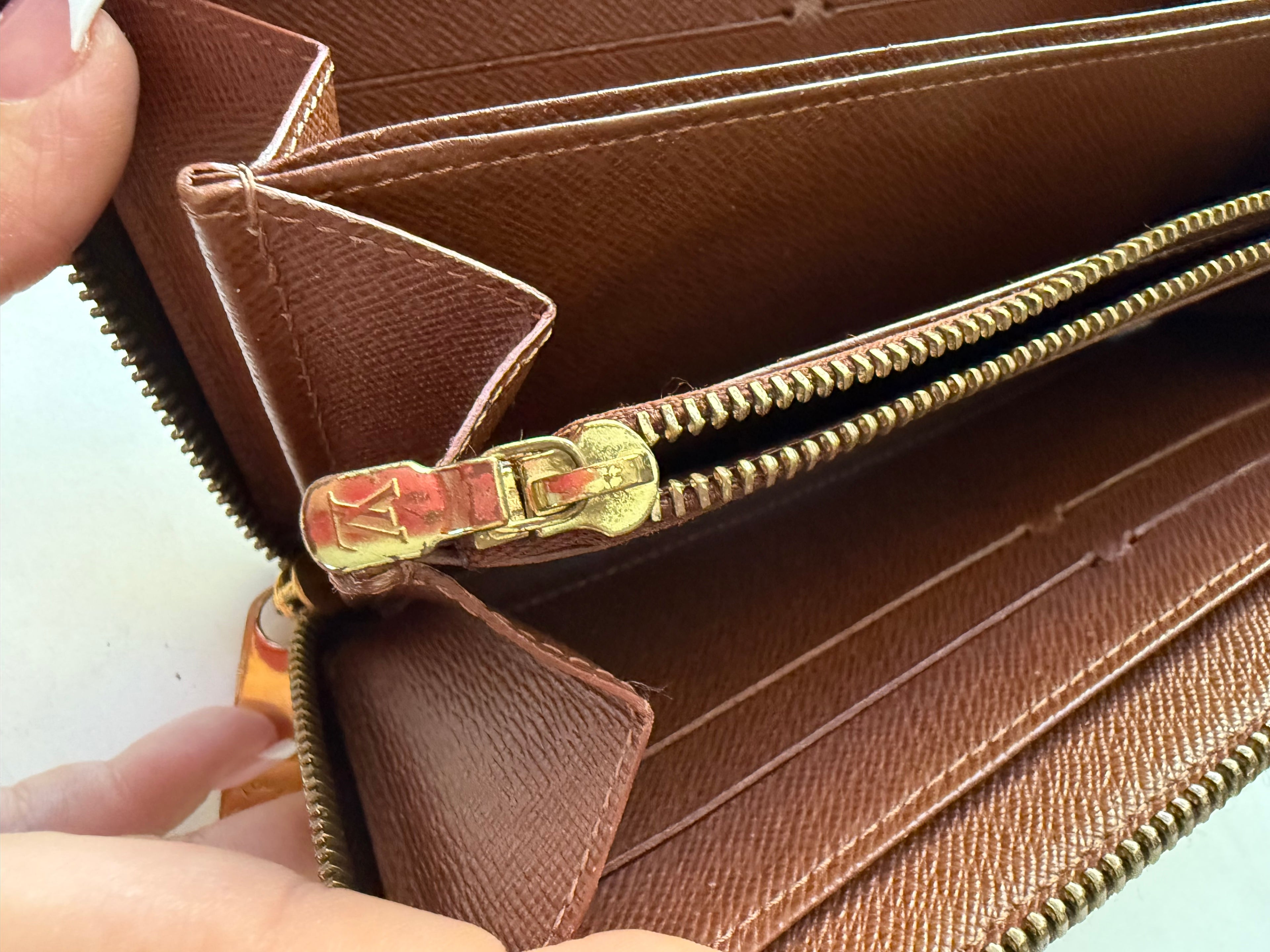 Preloved Louis Vuitton Long Zippy Wallet