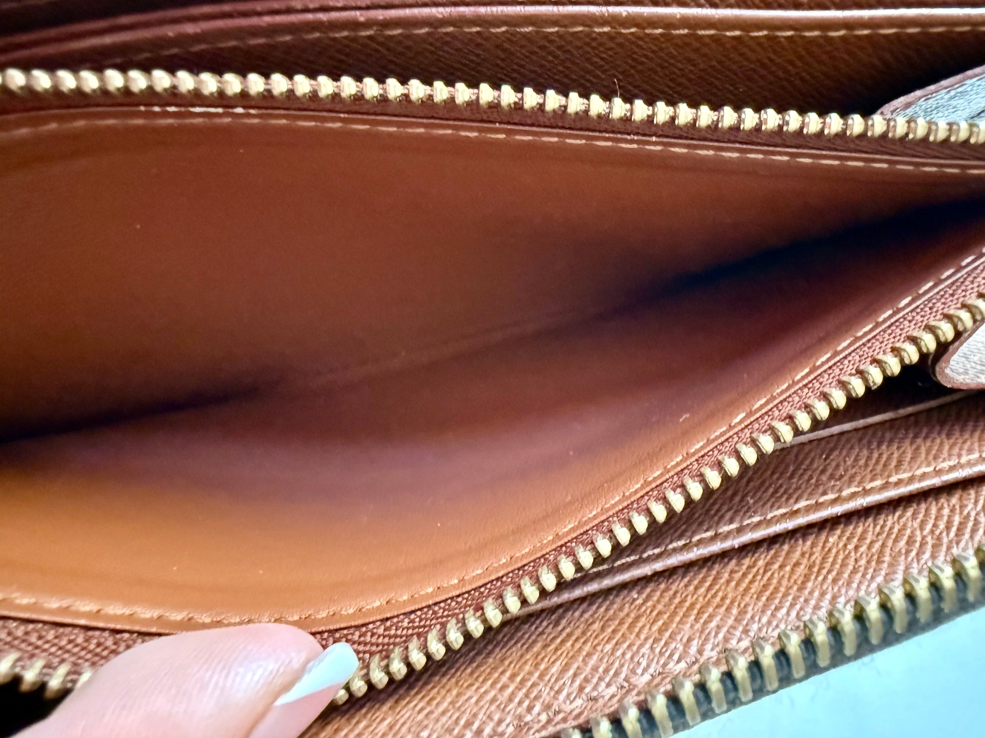 Preloved Louis Vuitton Long Zippy Wallet