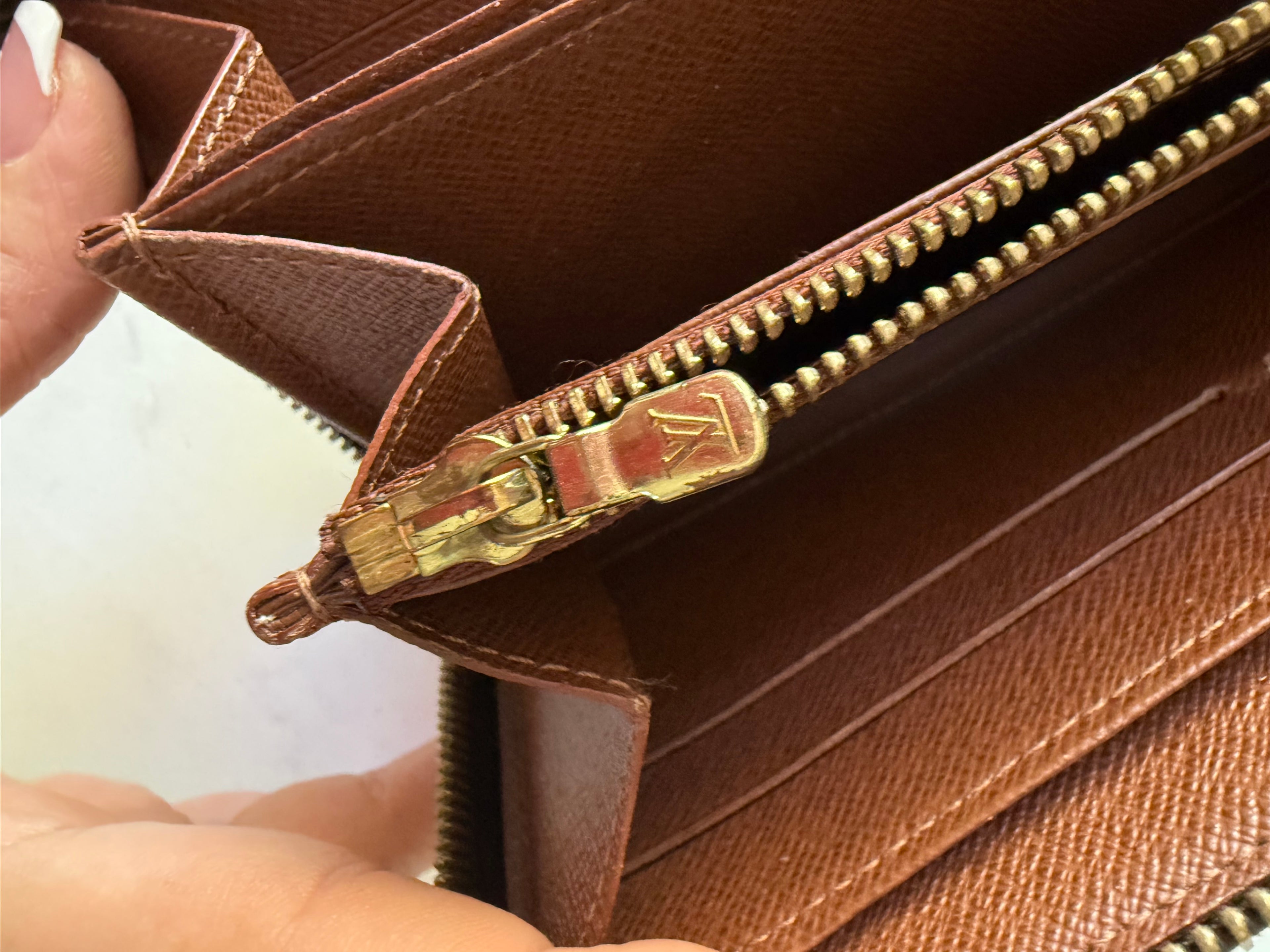 Preloved Louis Vuitton Long Zippy Wallet