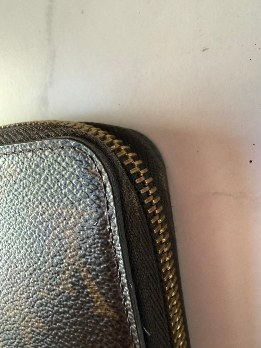 Preloved Louis Vuitton Long Zippy Wallet