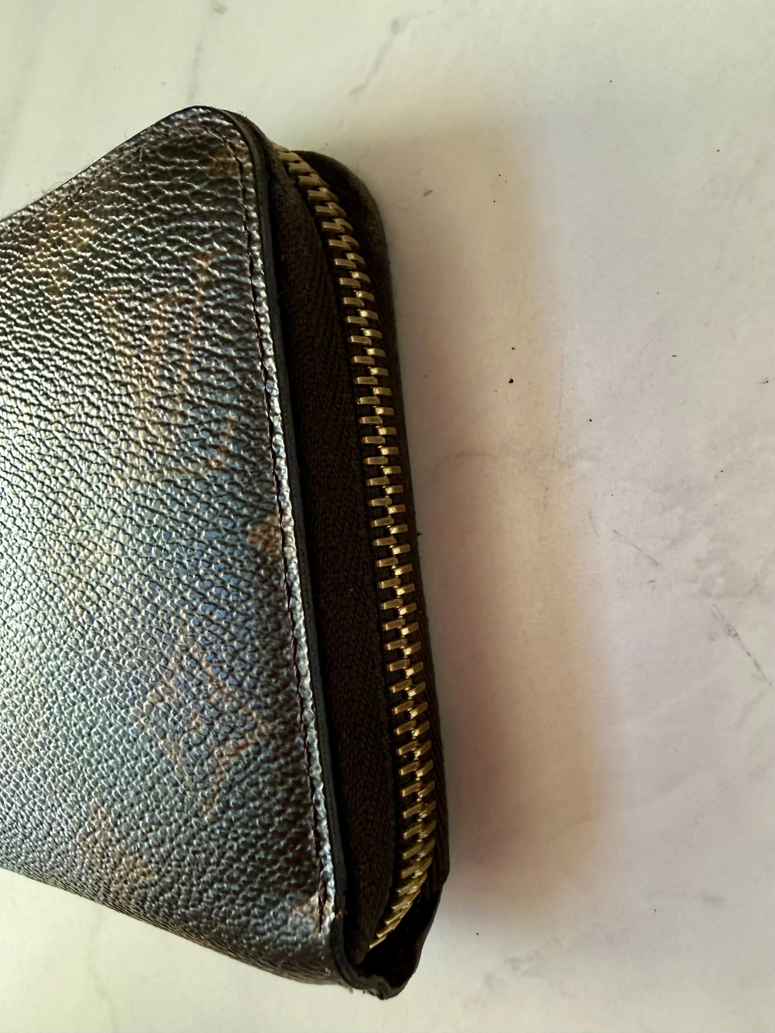 Preloved Louis Vuitton Long Zippy Wallet