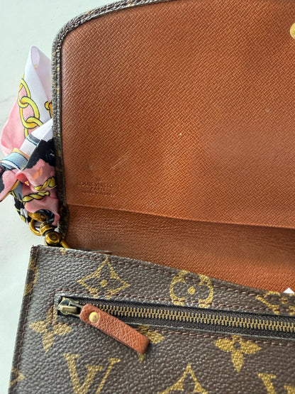 Preloved Louis Vuitton Rabat 23 Clutch w/ Chain