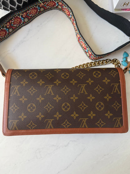 Preloved Louis Vuitton Dame Clutch GM w/ added strap