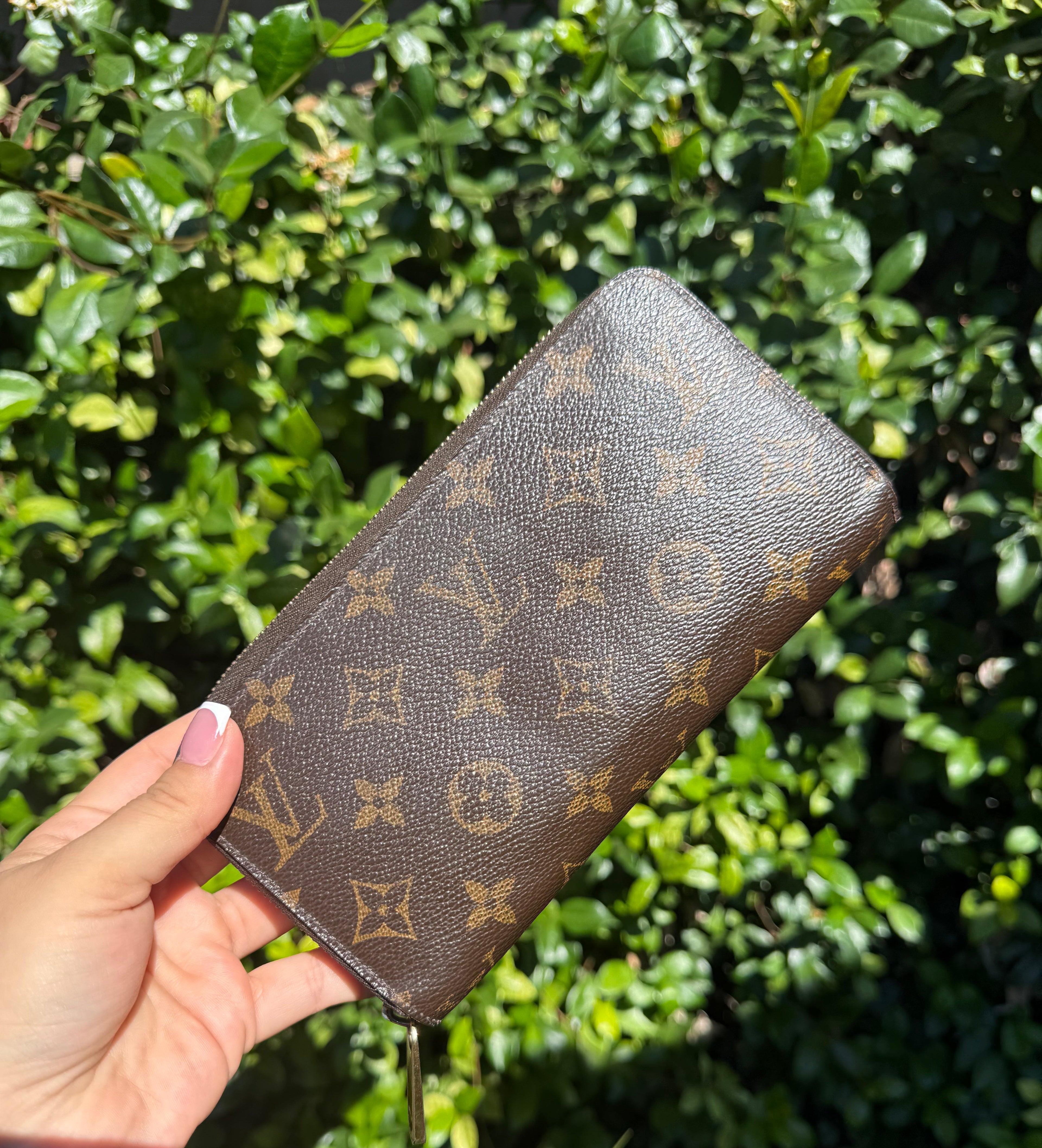 Preloved Louis Vuitton Long Zippy Wallet