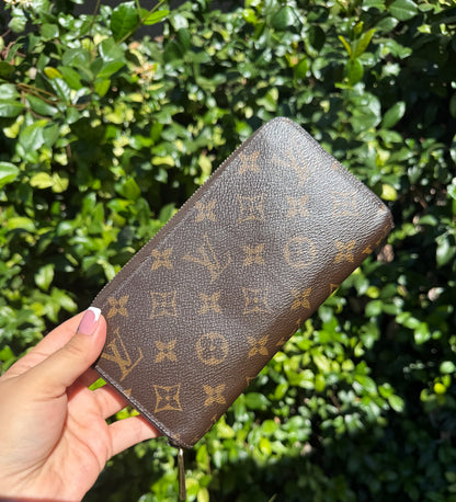 Preloved Louis Vuitton Long Zippy Wallet