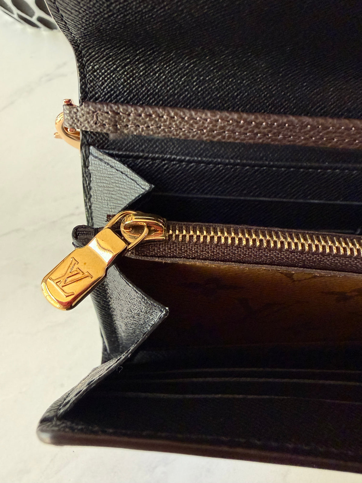 Preloved Louis Vuitton Reverse Sarah Wallet w/ Chain