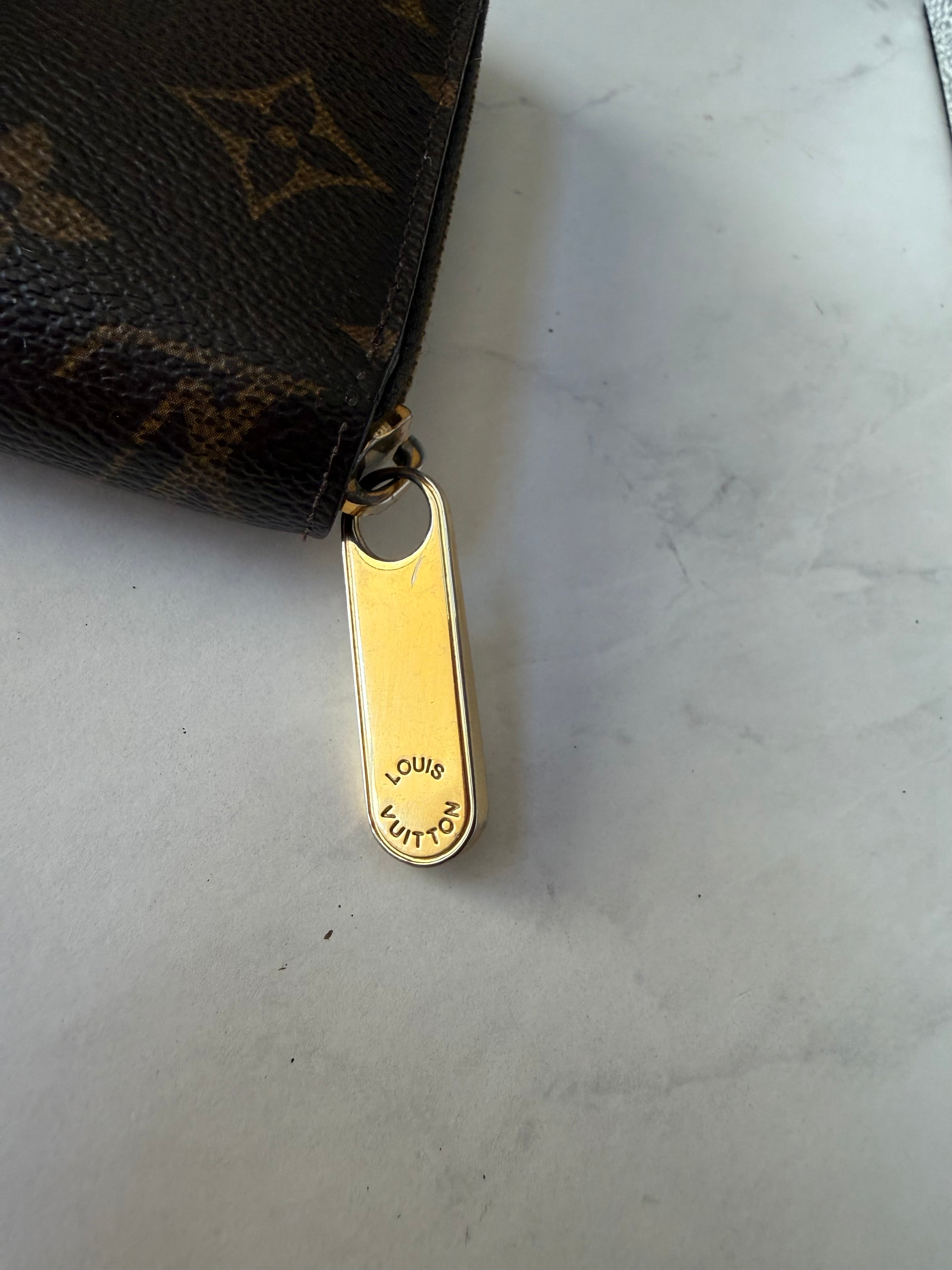 Preloved Louis Vuitton Long Zippy Wallet