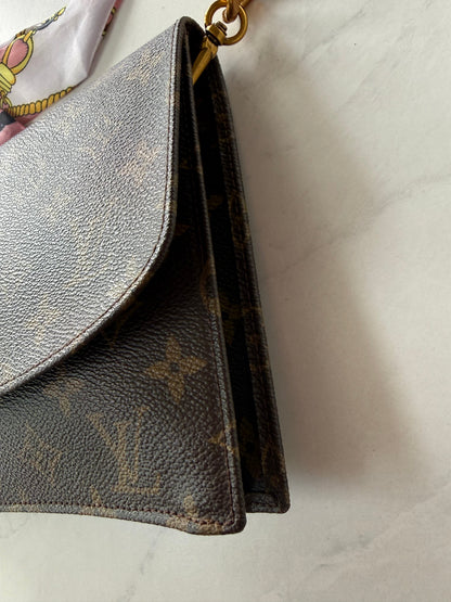 Preloved Louis Vuitton Rabat 23 Clutch w/ Chain