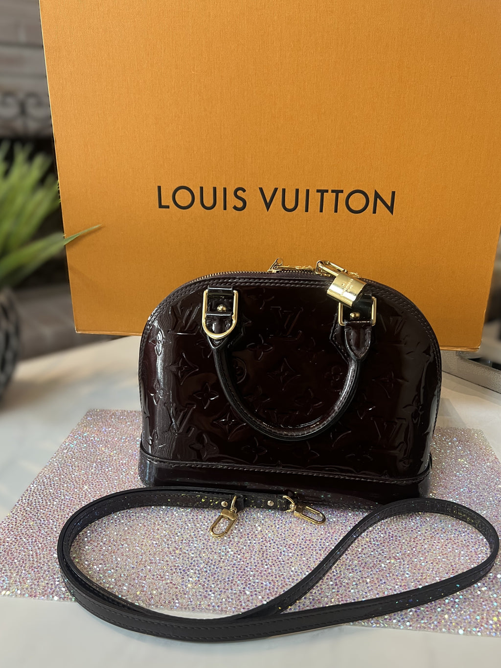 Louis Vuitton Vernis BB Alma Amarante