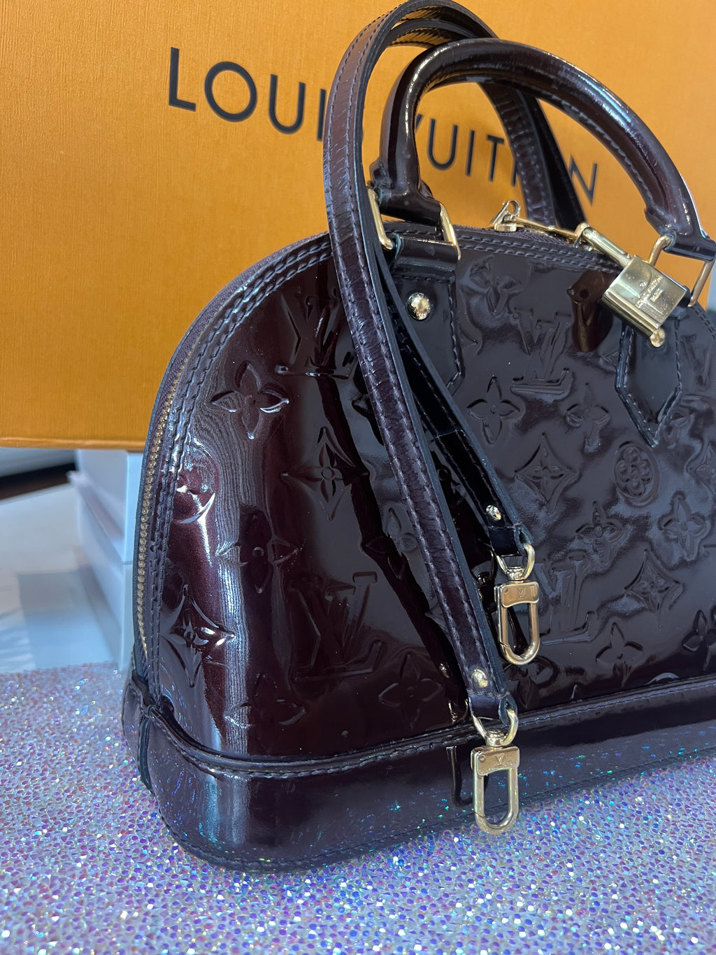 Louis Vuitton Vernis BB Alma Amarante