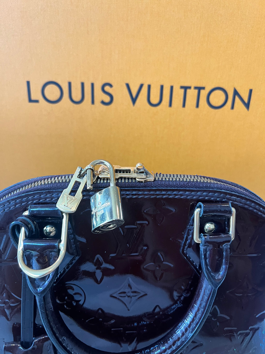 Louis Vuitton Vernis BB Alma Amarante